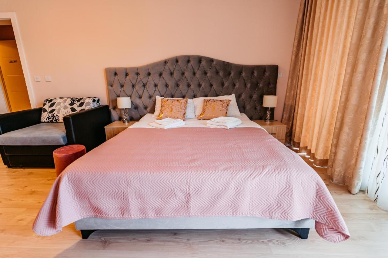 Hotel Lotos Depandans Ni Exteriér fotografie