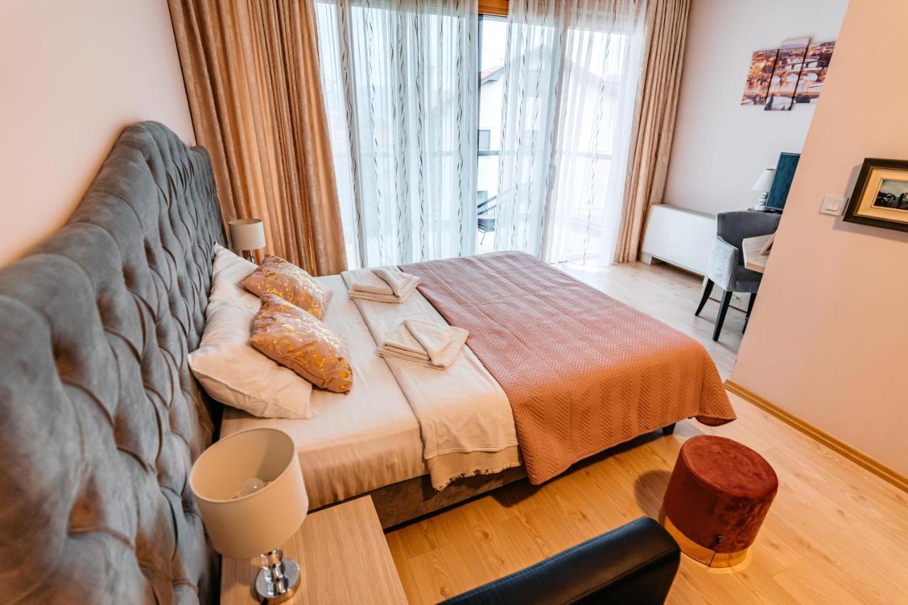 Hotel Lotos Depandans Ni Exteriér fotografie