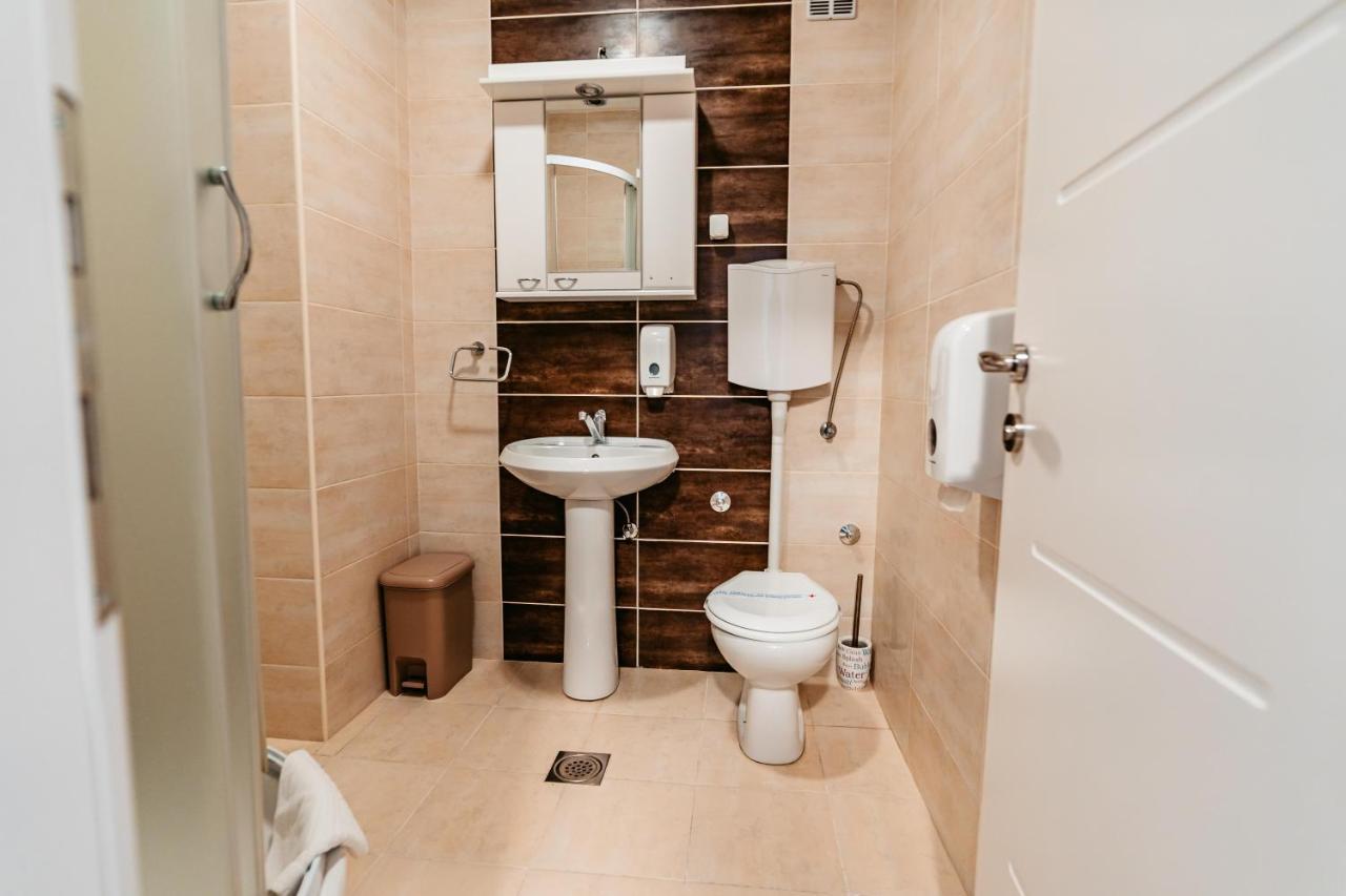 Hotel Lotos Depandans Ni Exteriér fotografie