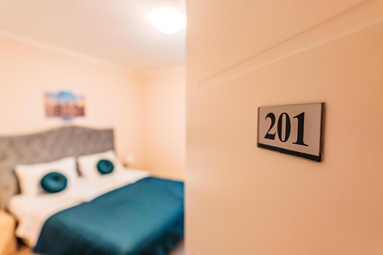 Hotel Lotos Depandans Ni Exteriér fotografie