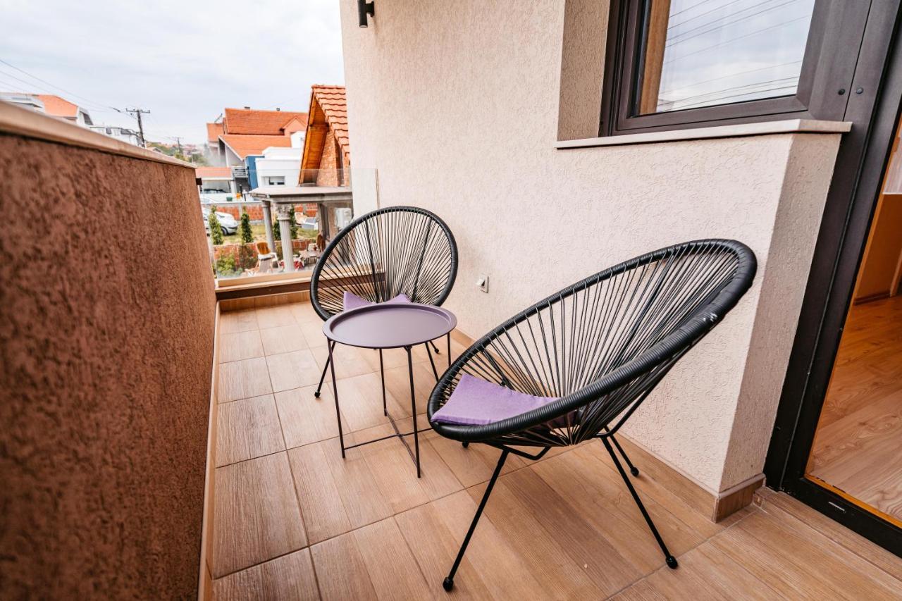 Hotel Lotos Depandans Ni Exteriér fotografie