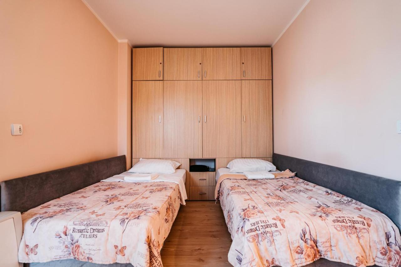 Hotel Lotos Depandans Ni Exteriér fotografie
