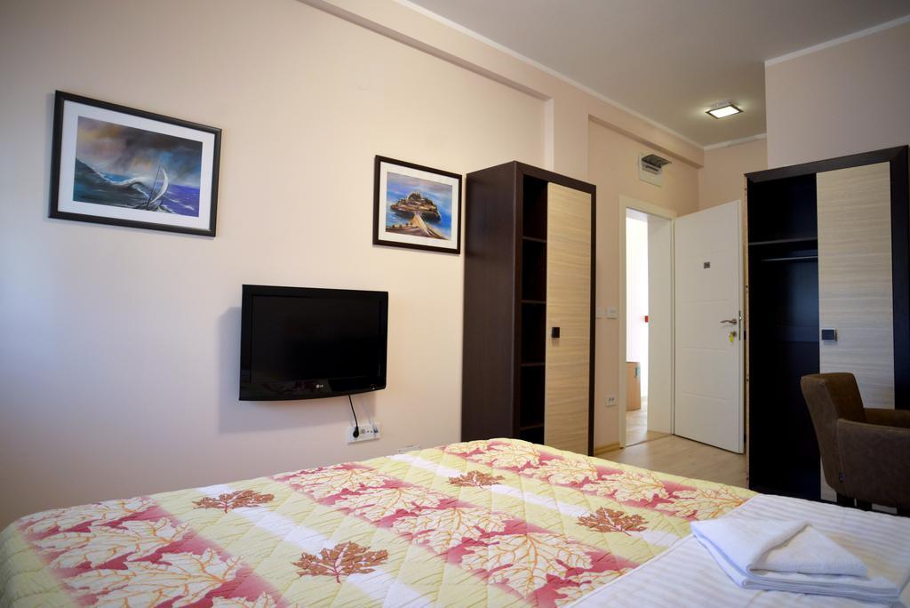 Hotel Lotos Depandans Ni Exteriér fotografie