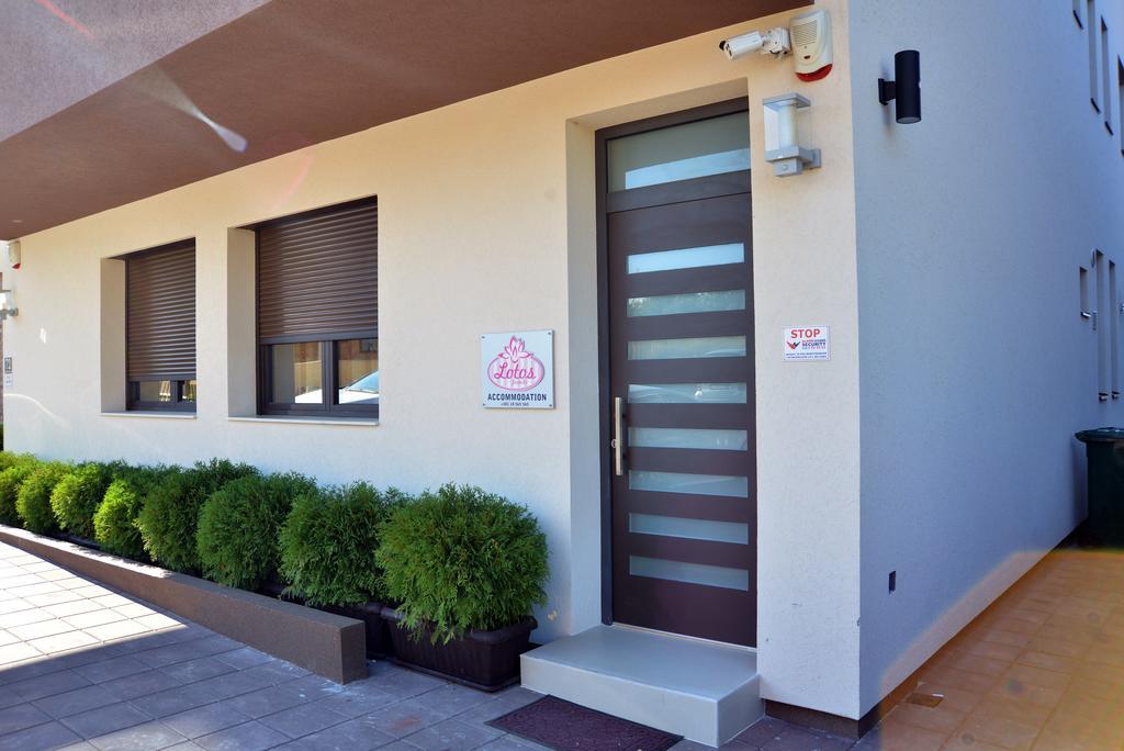 Hotel Lotos Depandans Ni Exteriér fotografie