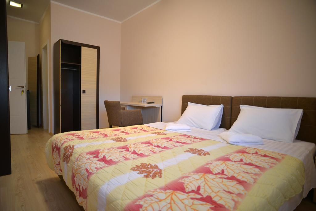 Hotel Lotos Depandans Ni Exteriér fotografie